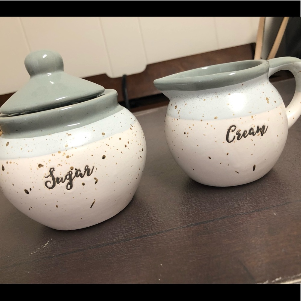 Cream and sugar set